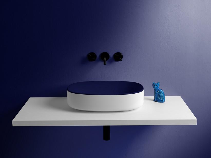 Aufsatzwaschbecken Bucchero Ovale 55x35 H14,5 aus Keramik Weiß matt/Saphirblau matt | IperCeramica