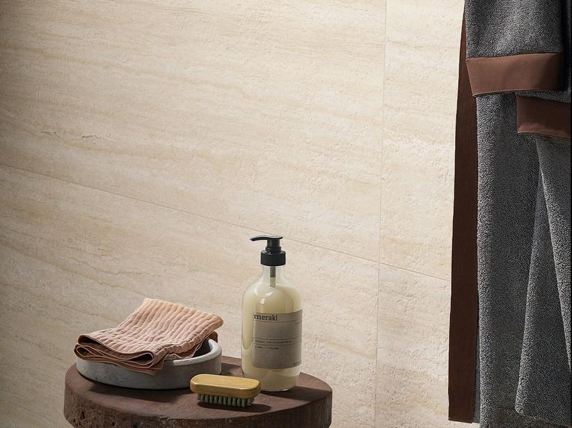 Fliese 3,5 mm Slim Navona Beige 50x100 Feinsteinzeug Travertinoptik | IperCeramica