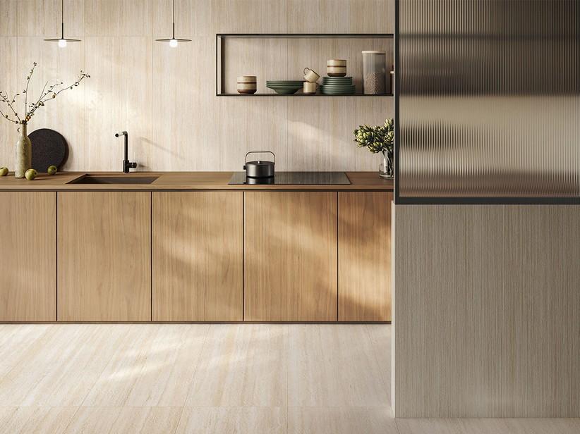 Fliese 3,5 mm Slim Navona Beige gestreift 50x100 Feinsteinzeug Travertinoptik 3D | IperCeramica