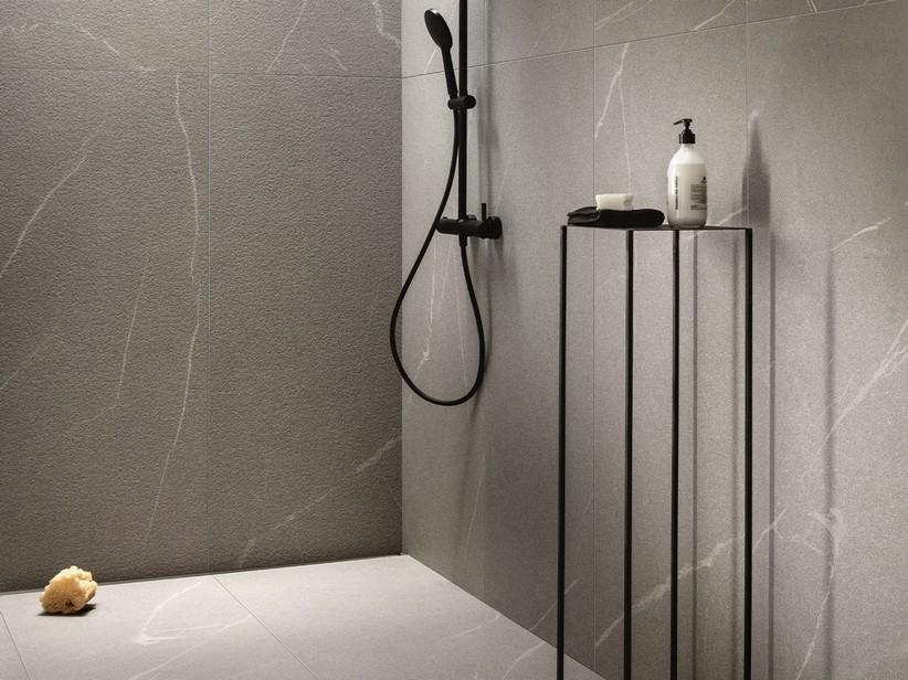 5 mm dünne Fliese Slim Piasentina 60x150, Feinsteinzeug mit grauer Steinoptik | IperCeramica