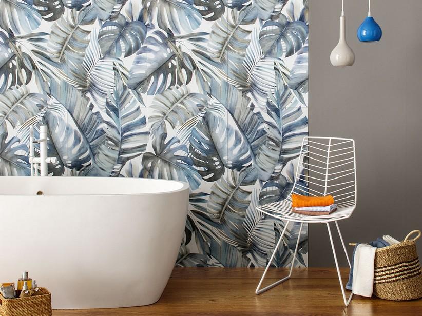 Dekorelement Wallart Borneo Blue, dünnes Feinsteinzeug mit Tropical- Tapetenoptik, Motivformat 100x100 | IperCeramica