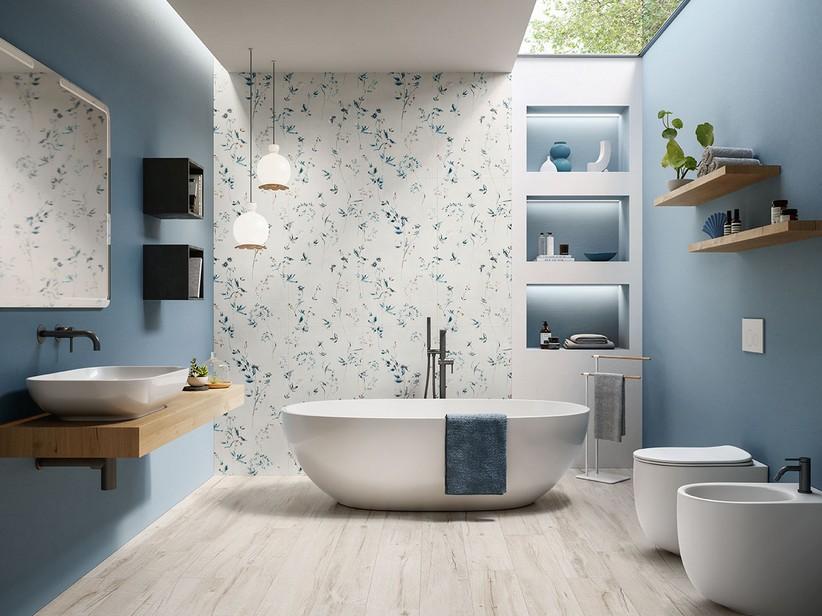 Wallart Dekor Jasmine Blau dünn Feinsteinzeug Floral Tapetenoptik Komposition 100x100 | IperCeramica
