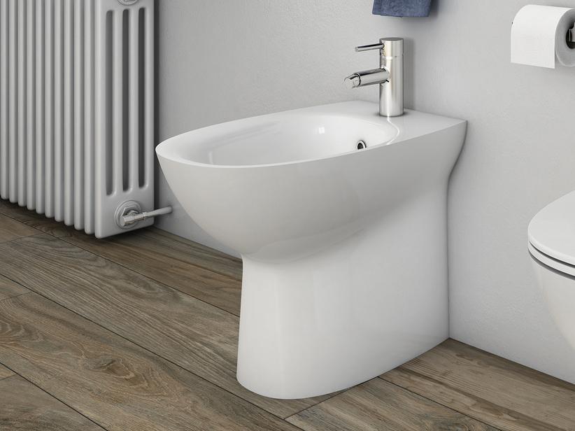 Bidet à poser Berna adossé au mur blanc brillant | IperCeramica