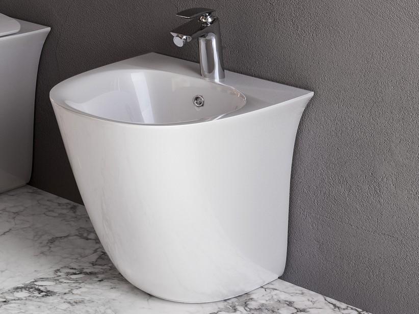 Bidet à poser Berlino 52 cm adossé au mur blanc | IperCeramica
