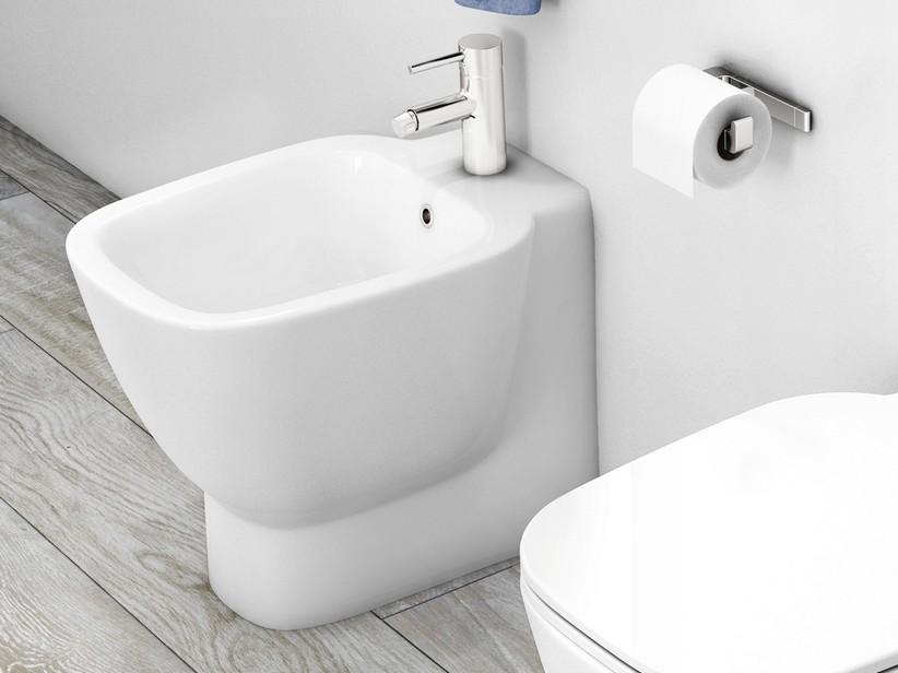 Bidet à poser Oslo adossé au mur blanc brillant | IperCeramica