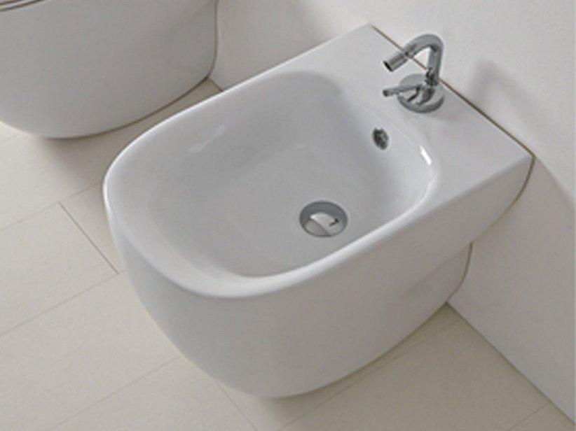 Bidet à poser Wild Design Back To Wall 52x34 cm adossé au mur blanc brillant | IperCeramica