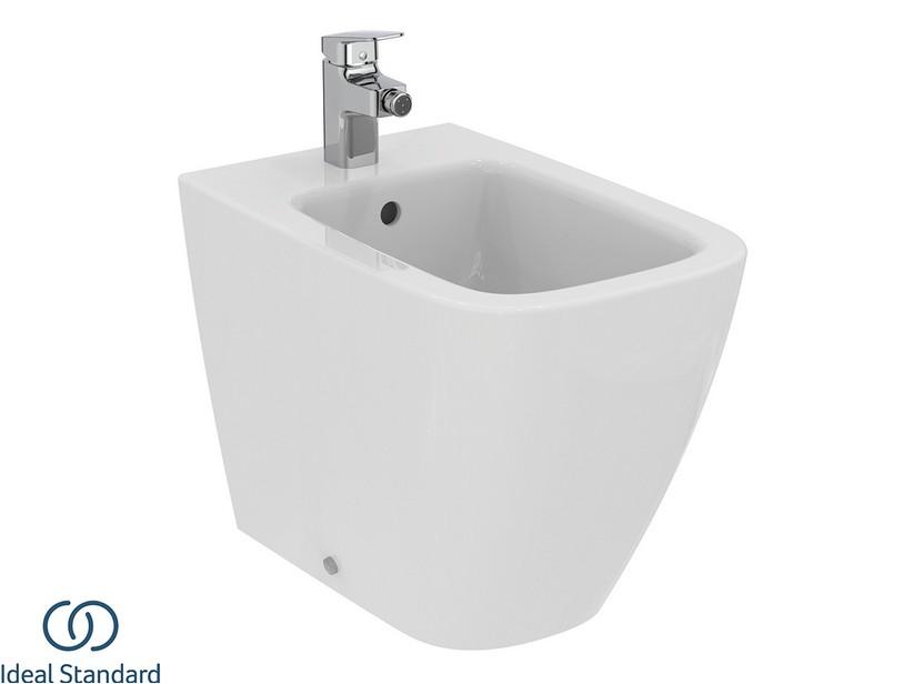 Bidet à poser Ideal Standard® i.Life B adossé au mur blanc | IperCeramica