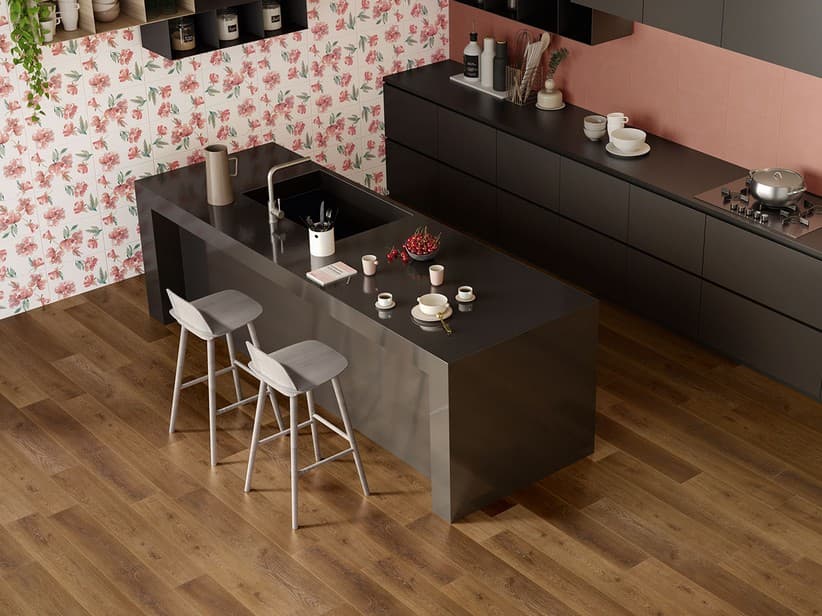 SPC-Bodenbelag Harbour Brown mit dunkelbrauner Eichenholzoptik | IperCeramica SPC-Bodenbelag Harbour Brown mit dunkelbrauner Eichenholzoptik | IperCeramica