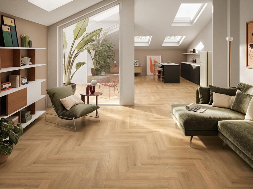 Spc-Bodenbelag Liska Herringbone Natur 142x710 Eichenholzoptik Honig | IperCeramica Spc-Bodenbelag Liska Herringbone Natur 142x710 Eichenholzoptik Honig | IperCeramica