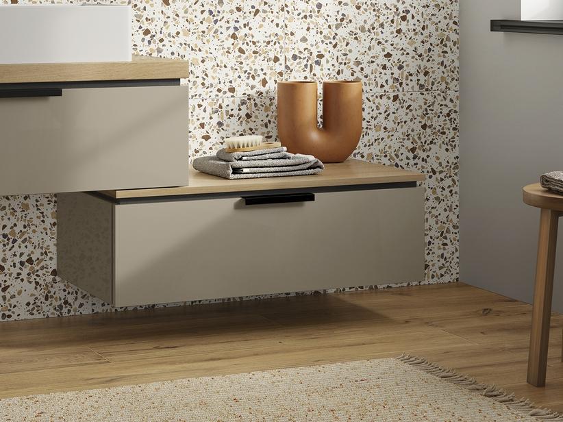 Commode TOUCH 90 cm 1 tiroir taupe brillant et plan en chêne nœuds | IperCeramica Commode TOUCH 90 cm 1 tiroir taupe brillant et plan en chêne nœuds | IperCeramica