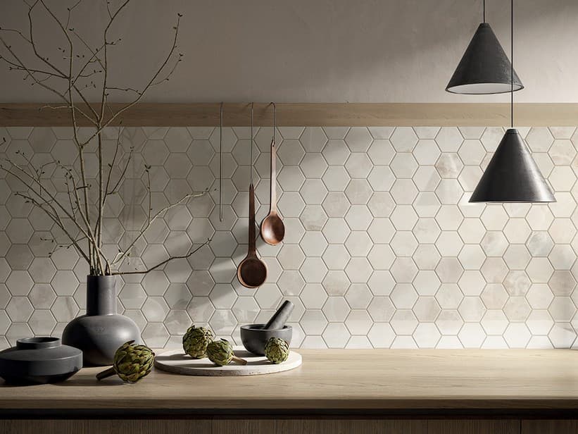Mosaïque hexagonale Onyx White 29x27 grès cérame effet marbre onyx blanc brillant | IperCeramica Mosaïque hexagonale Onyx White 29x27 grès cérame effet marbre onyx blanc brillant | IperCeramica