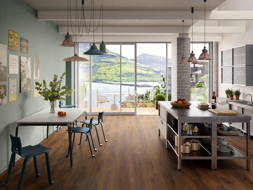 SPC-Bodenbelag Nordik Brown mit dunklem Eichenholzoptik | IperCeramica SPC-Bodenbelag Nordik Brown mit dunklem Eichenholzoptik | IperCeramica