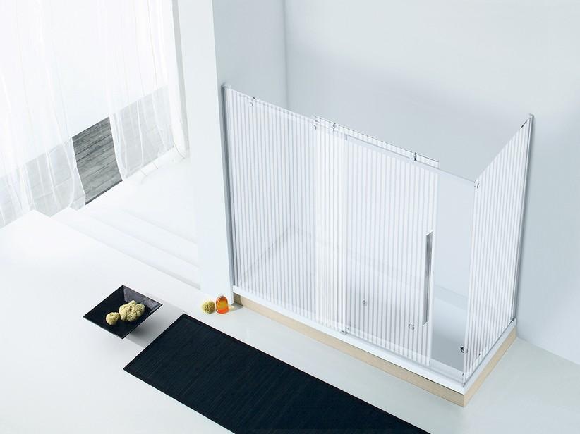 Duschkabine über der Badewanne Velo cm 170x70 H150 Schiebetür links aus Kristallglas mit Siebdruck, Profile Chrom | IperCeramica Duschkabine über der Badewanne Velo cm 170x70 H150 Schiebetür links aus Kristallglas mit Siebdruck, Profile Chrom | IperCeramica