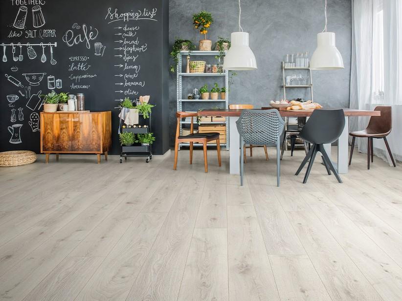 Laminat Chantilly Oak Large Eichenoptik Weiss AC5 | IperCeramica Laminat Chantilly Oak Large Eichenoptik Weiss AC5 | IperCeramica