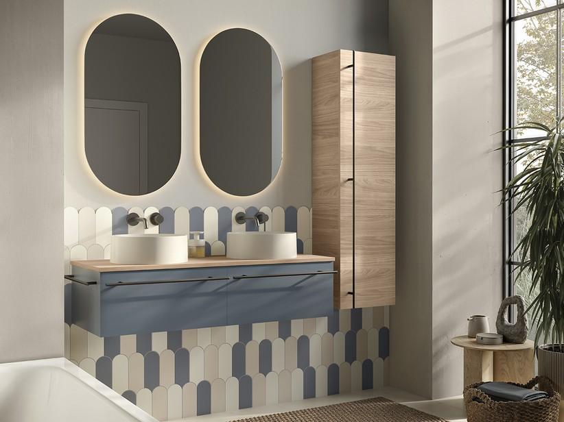 Badezimmermöbel LUMI L120 cm mit 2 Schubladen, mattes Nussbaum-/Hellblau-Finish mit Holzoptik-Aufsatz in Nussbaumporenoptik | IperCeramica Badezimmermöbel LUMI L120 cm mit 2 Schubladen, mattes Nussbaum-/Hellblau-Finish mit Holzoptik-Aufsatz in Nussbaumporenoptik | IperCeramica