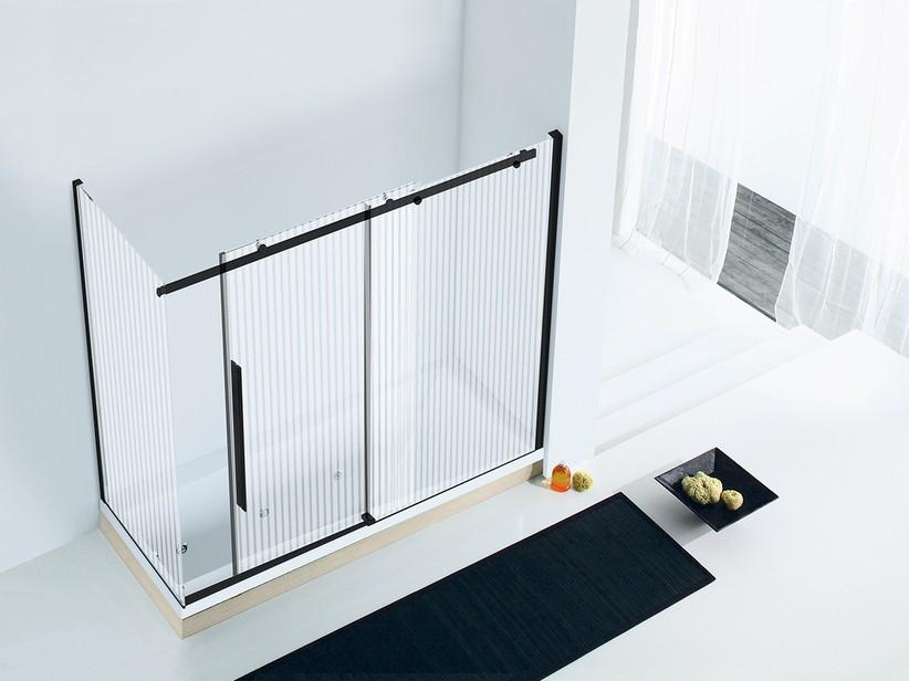 Duschkabine über der Badewanne Velo cm 170x70 H150 Schiebetür rechts aus Kristallglas mit Siebdruck, Profile Schwarz matt | IperCeramica Duschkabine über der Badewanne Velo cm 170x70 H150 Schiebetür rechts aus Kristallglas mit Siebdruck, Profile Schwarz matt | IperCeramica